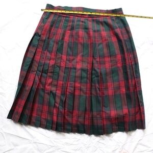 Red and Green Plaid Pleated Kilt Made in Scotland Pure New Wool sz 18 UK